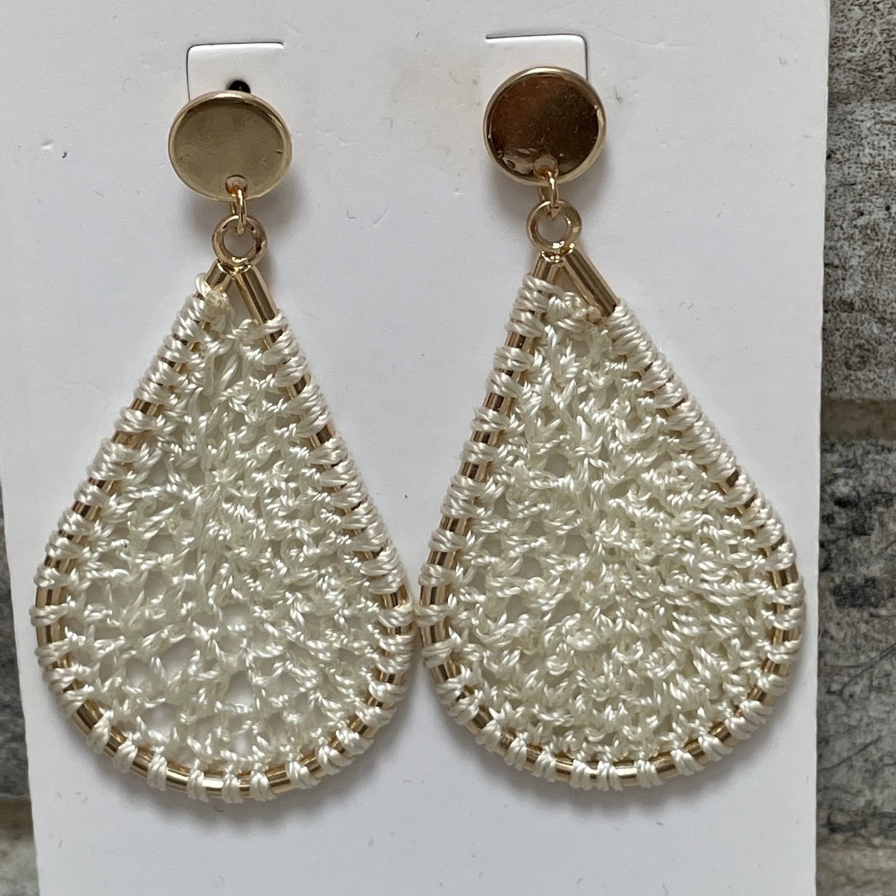 ❤️ STRAW TEARDROP DANGLING EARRINGS NEW